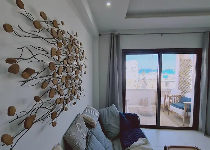 Kallucci's Maison De La *