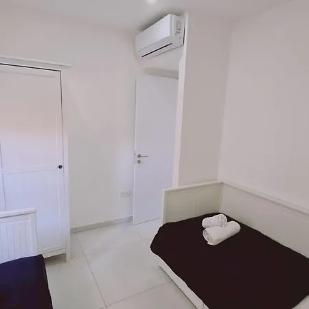 Apartment Kallucci's Maison De La Larnaca